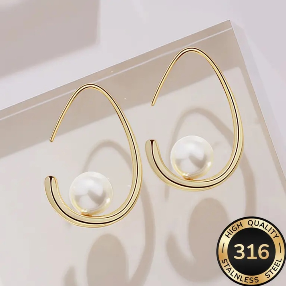 NWOT Elegant Gold Pearl Hoop Earrings
